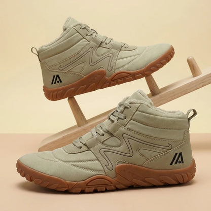 Alvidon AlbaStride Weiß – Barfußschuhe, Detailaufnahme des gestickten Alvidon-Logos, für Damen und Herren