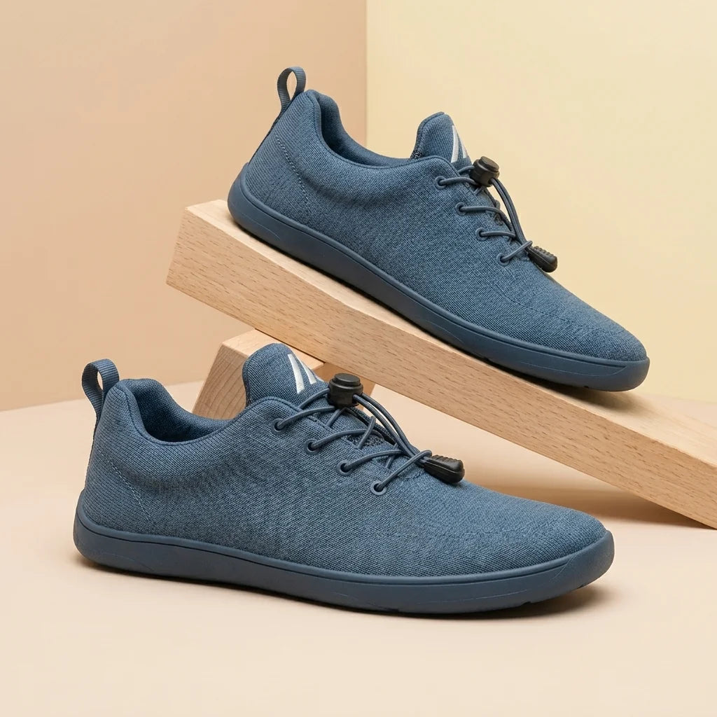 Alvidon BrezzaLite Weiß – Barfußschuhe, Detailaufnahme des gestickten Alvidon-Logos, für Damen und Herren