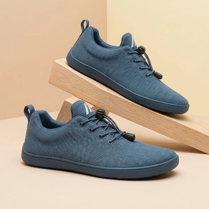 Alvidon BrezzaLite Weiß – Barfußschuhe, Detailaufnahme des gestickten Alvidon-Logos, für Damen und Herren