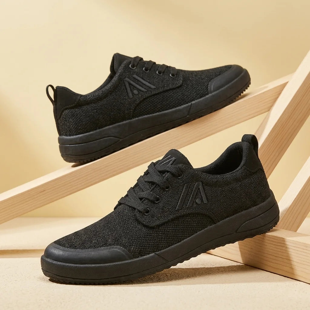 Alvidon CivicoStep Beige – Barfußschuhe, Detailaufnahme des gestickten Alvidon-Logos, für Damen und Herren