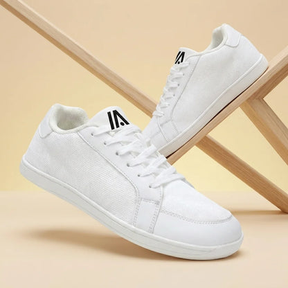 Alvidon FreiSchritt Beige – Barfußschuhe, Detailaufnahme des gestickten Alvidon-Logos, für Damen und Herren