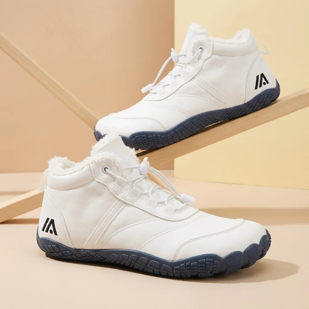 Alvidon FreiWeg Braun – Barfußschuhe, Detailaufnahme des gestickten Alvidon-Logos, für Damen und Herren