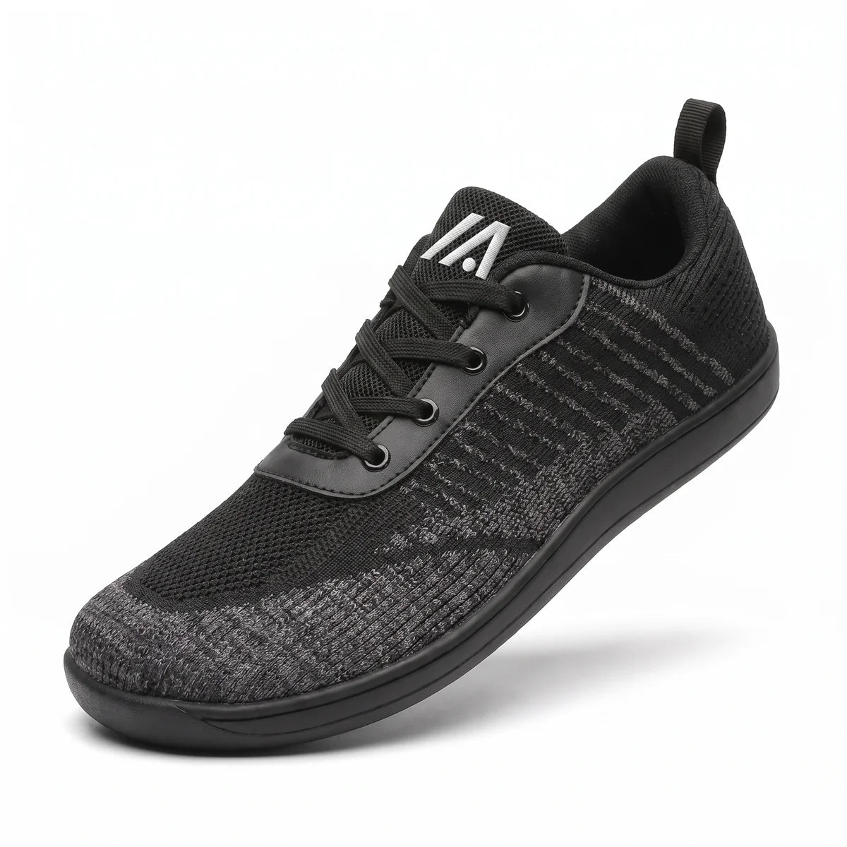 Alvidon LibertaStep Schwarz – Barfußschuhe, Seitenansicht im Studio, für Damen und Herren