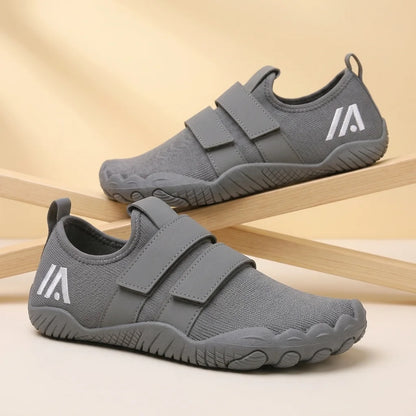 Alvidon LiftPur Grau – Schuhe für Krafttraining, auf diagonalen Holzstützen im Studio, Barfußschuhe für Damen und Herren