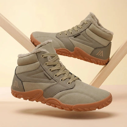 Alvidon NordicFlex Schwarz – Barfußschuhe, Detailaufnahme des gestickten Alvidon-Logos, für Damen und Herren