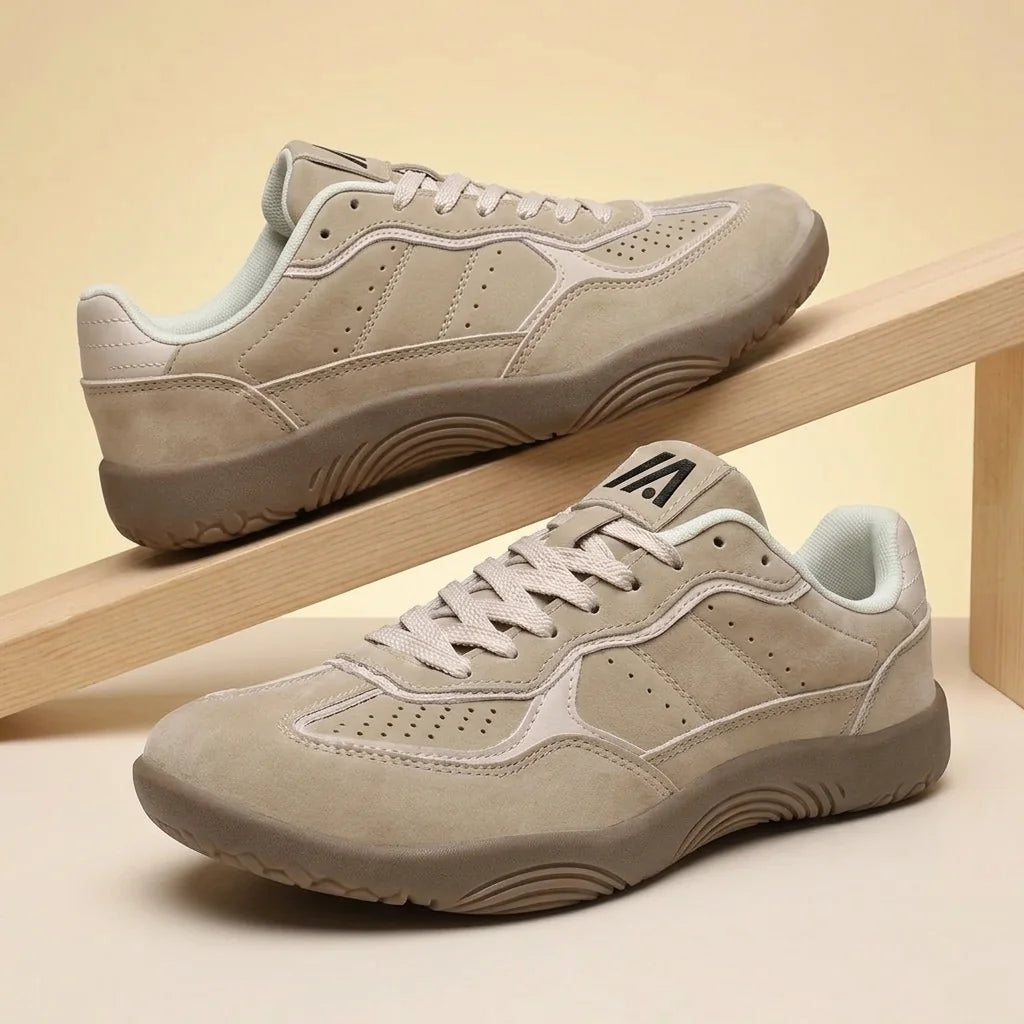 Alvidon PrimaVera Grün – Barfußschuhe, Detailaufnahme des gestickten Alvidon-Logos, für Damen und Herren