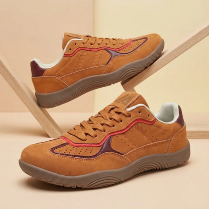 Alvidon PrimaVera Grün – Barfußschuhe, Detailaufnahme des gestickten Alvidon-Logos, für Damen und Herren