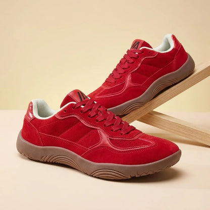 Alvidon PrimaVera Beige – Barfußschuhe, Detailaufnahme des gestickten Alvidon-Logos, für Damen und Herren