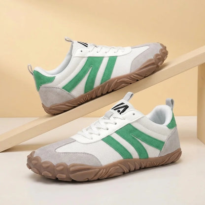 Alvidon RetroStride Dunkelgrau – Barfußschuhe, Detailaufnahme des gestickten Alvidon-Logos, für Damen und Herren