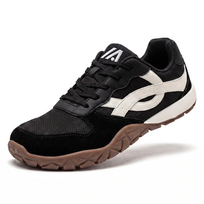 Alvidon RetroWeit Schwarz – Barfußschuhe im Retro-Trail-Look, Seitenansicht mit gesticktem Alvidon-Logo, Barfußschuhe für Damen und Herren