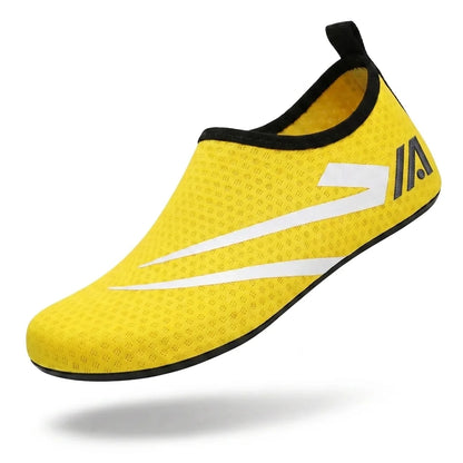 Alvidon SockFlex Gelb – Wasserschuhe aus Mesh, Seitenansicht mit gesticktem Alvidon-Logo, Barfußschuhe für Damen und Herren