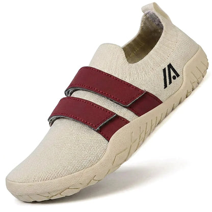 Alvidon StudioPur Beige – Schuhe für Studio, Yoga und Indoor-Training, Seitenansicht mit gesticktem Alvidon-Logo, Barfußschuhe für Damen und Herren
