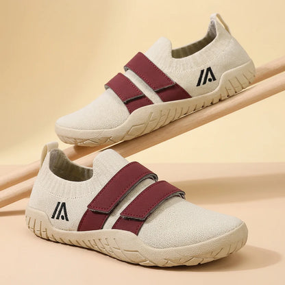 Alvidon StudioPur Beige – Schuhe für Studio, Yoga und Indoor-Training, auf diagonalen Holzstützen im Studio, Barfußschuhe für Damen und Herren