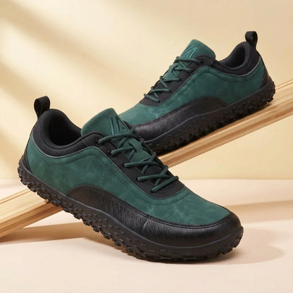 Alvidon TerraCuoio Grün – Barfußschuhe, Detailaufnahme des gestickten Alvidon-Logos, für Damen und Herren