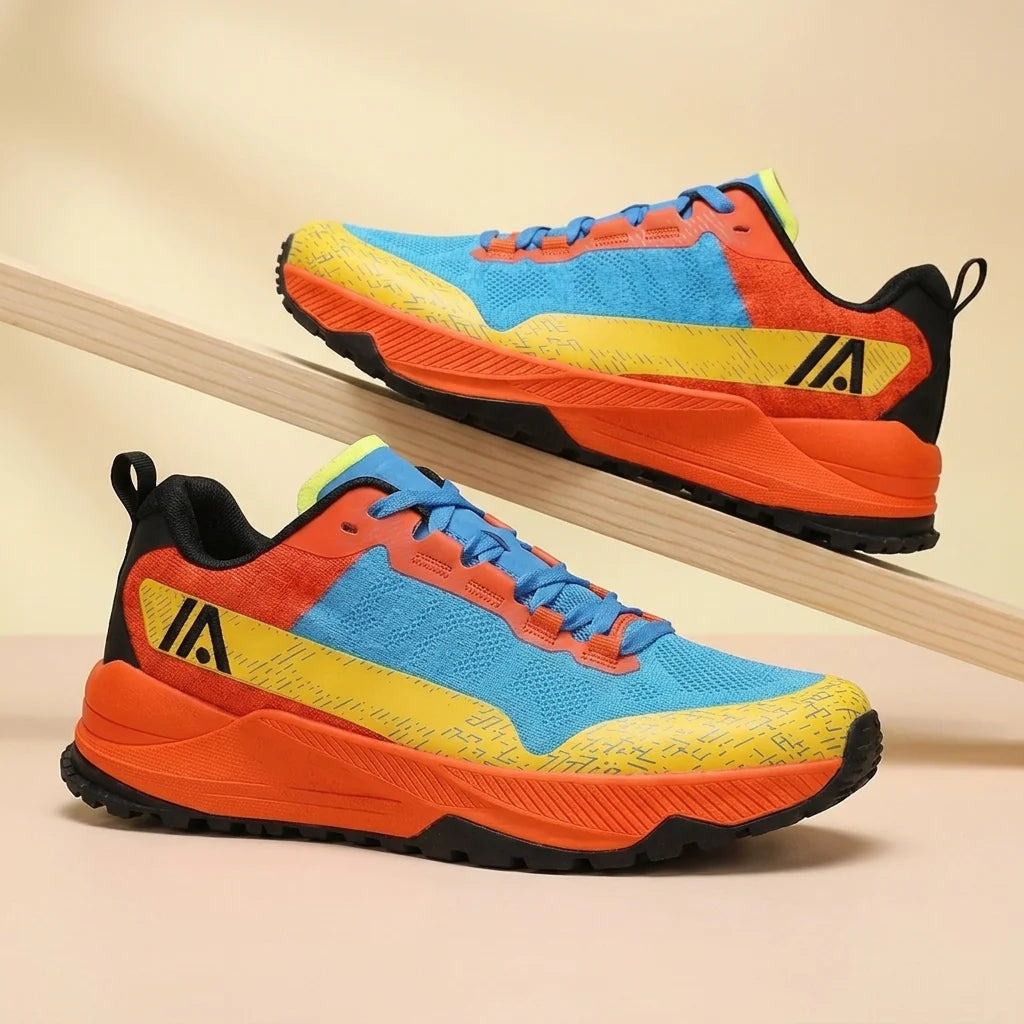 Alvidon TrailBolt Hellblau – leichte Laufschuhe, auf Asphalt im Morgenlicht, Barfußschuhe für Damen und Herren