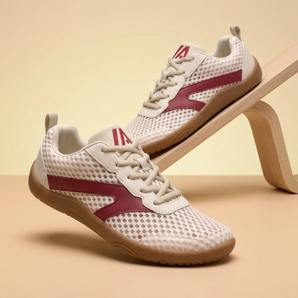 Alvidon WolkenSchritt Beige – Barfußschuhe, Detailaufnahme des gestickten Alvidon-Logos, für Damen und Herren