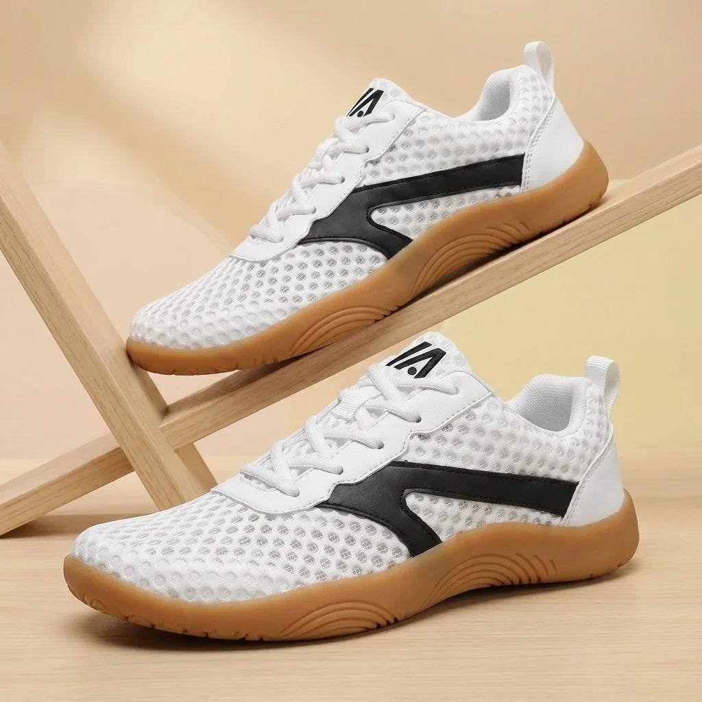 Alvidon WolkenSchritt Beige – Barfußschuhe, Detailaufnahme des gestickten Alvidon-Logos, für Damen und Herren